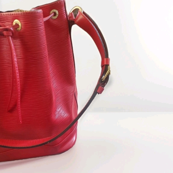 Louis Vuitton Never Empty Epi Leather Bucket Bag - Picture 12 of 14